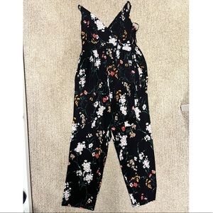 Kaileigh maternity floral jumpsuit size medium